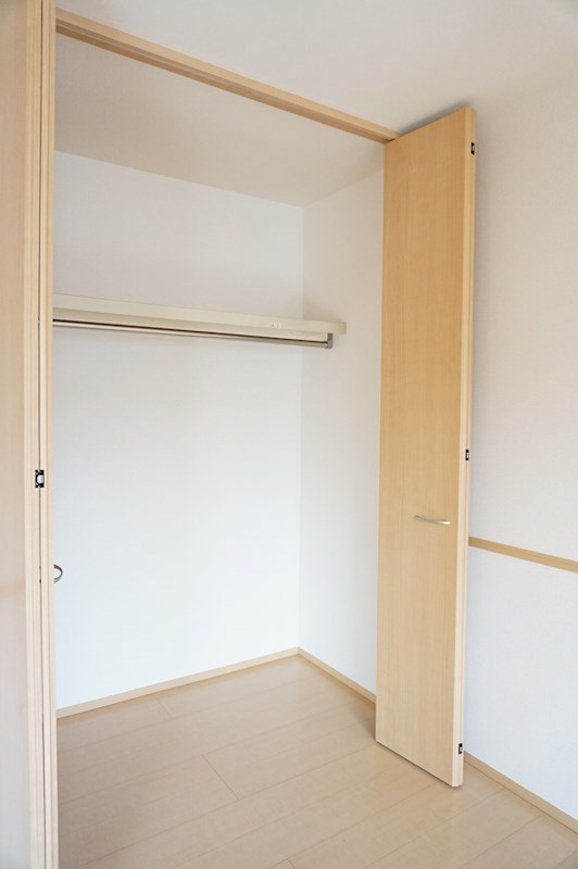 収納：奥行きのあるクローゼット。たっぷり収納できます