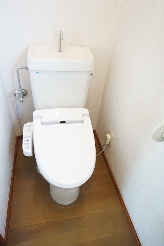 トイレ：温水洗浄暖房便座付きトイレ