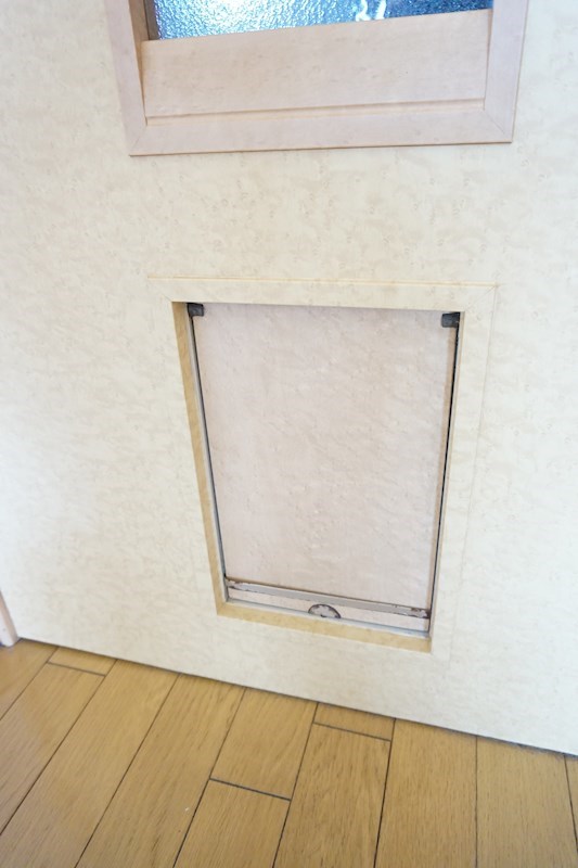 その他設備：ペットの出入り口です