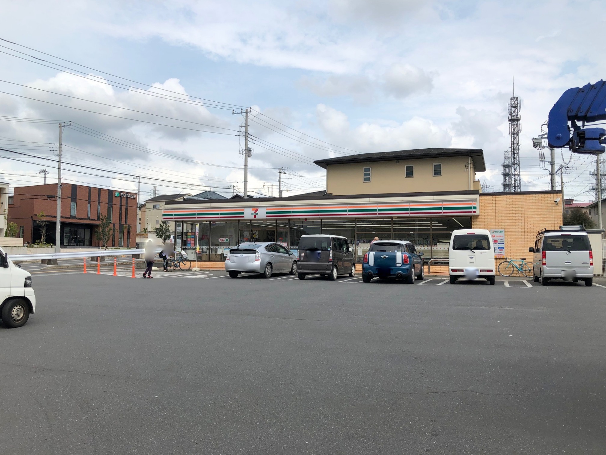 コンビ二：ｾﾌﾞﾝｲﾚﾌﾞﾝ 柏高柳駅西店　823m