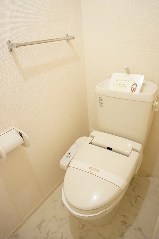トイレ：温水洗浄暖房便座付き