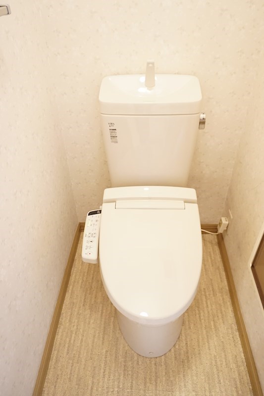 トイレ：温水洗浄暖房便座付きトイレ