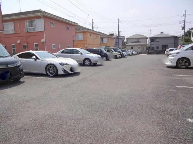 オネスト駐車場