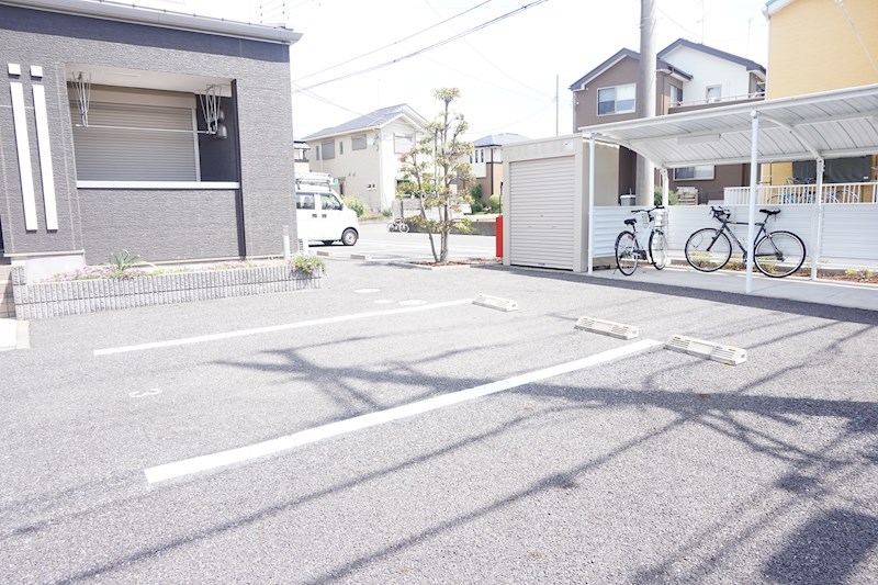 ガーデンタゼーム 駐車場