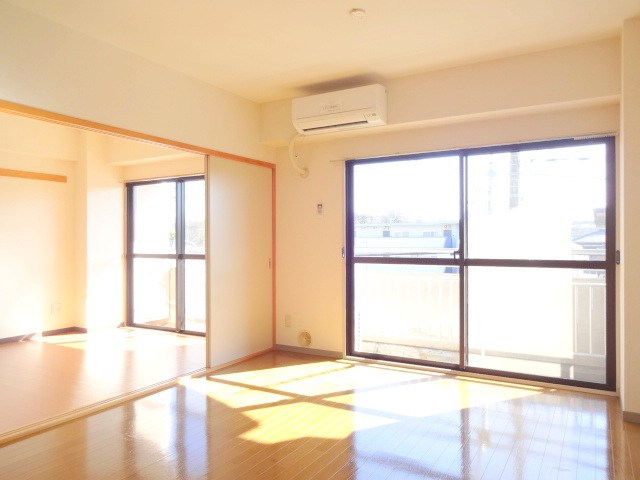 グリーン新柏 ※同アパートの別部屋の参考写真となります。実際は反転タイプ。
