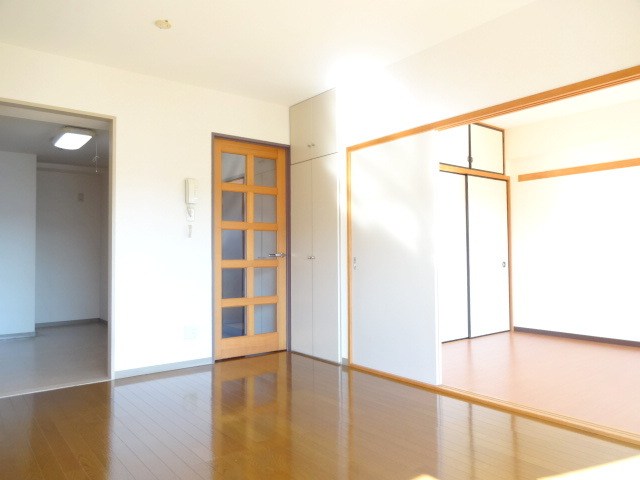 グリーン新柏 ※同アパートの別部屋の参考写真となります。実際は反転タイプ。