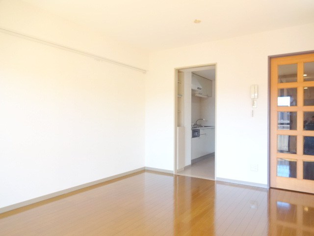 グリーン新柏 ※同アパートの別部屋の参考写真となります。実際は反転タイプ。