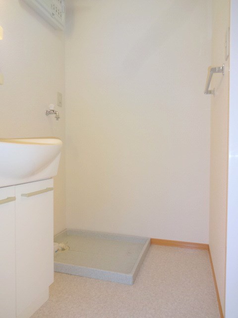 エミネンス 室内洗濯機置き場　※同アパート別部屋の参考写真です