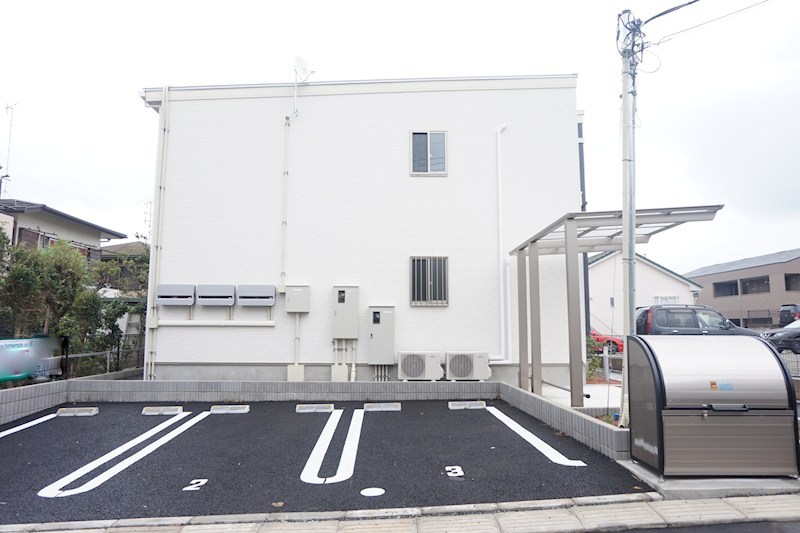 パル・クレシア 駐車場
