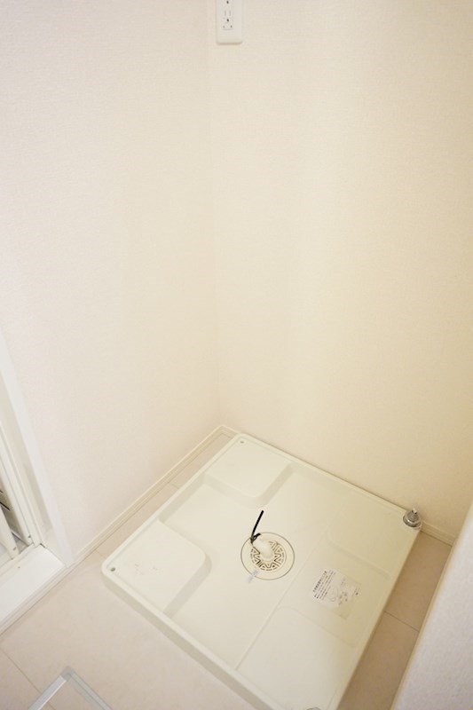 フラッツ酒井根Ⅰ号棟 室内洗濯機置き場　※同アパート別部屋の参考写真です。
