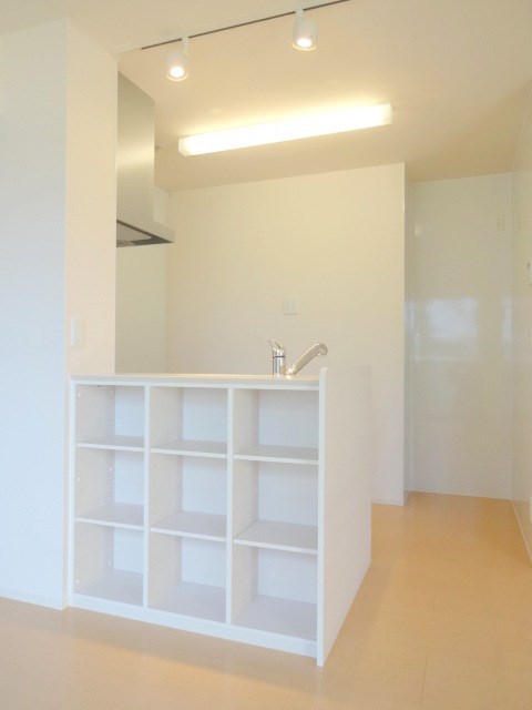 カーザ・ビアンカ ※同アパート別部屋の参考写真となります。