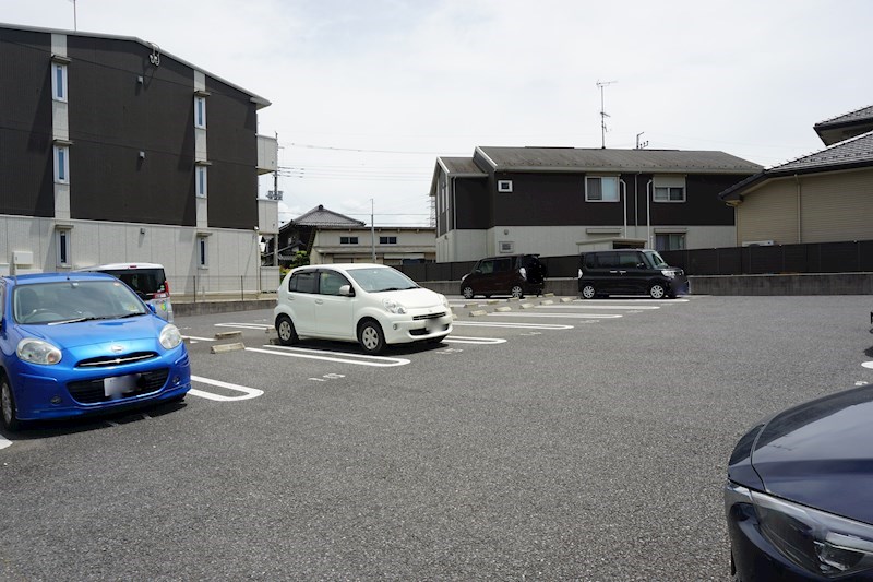 グランドゥール高柳C 駐車場