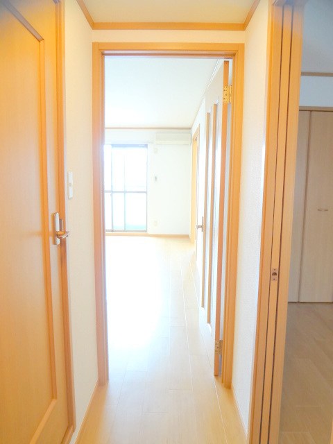 サン・モールⅢ ※同物件別部屋の参考写真です。実際は反転タイプ