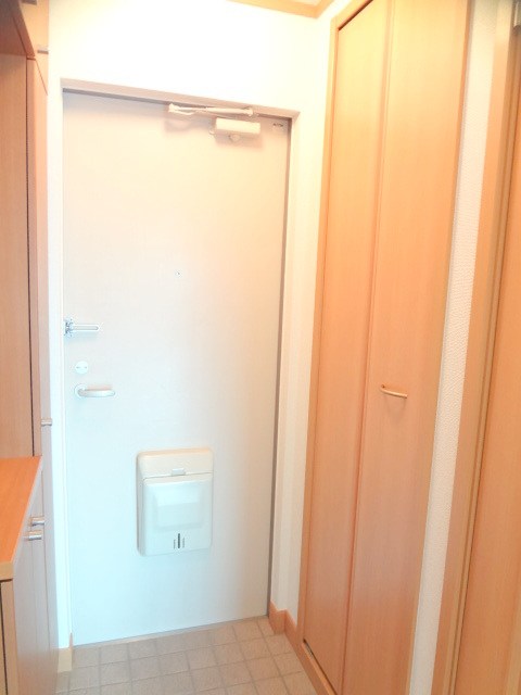 サン・モールⅢ ※同物件別部屋の参考写真です。実際は反転タイプ