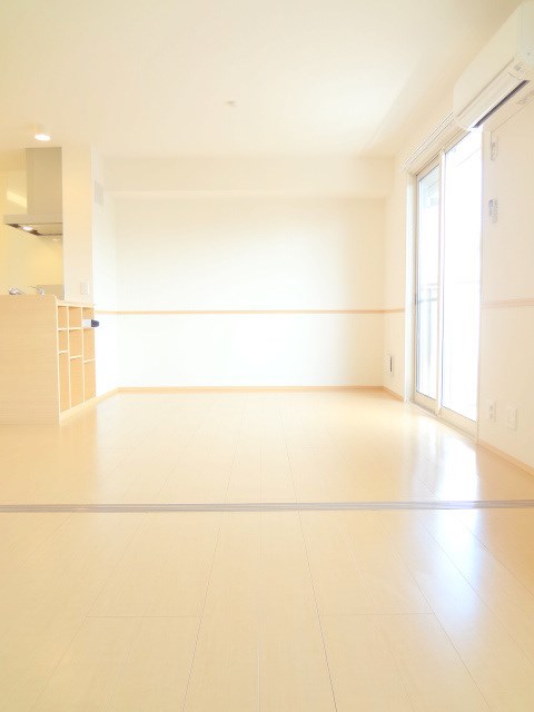アンベリール ※同アパート別早の参考写真です。実際は反転タイプ