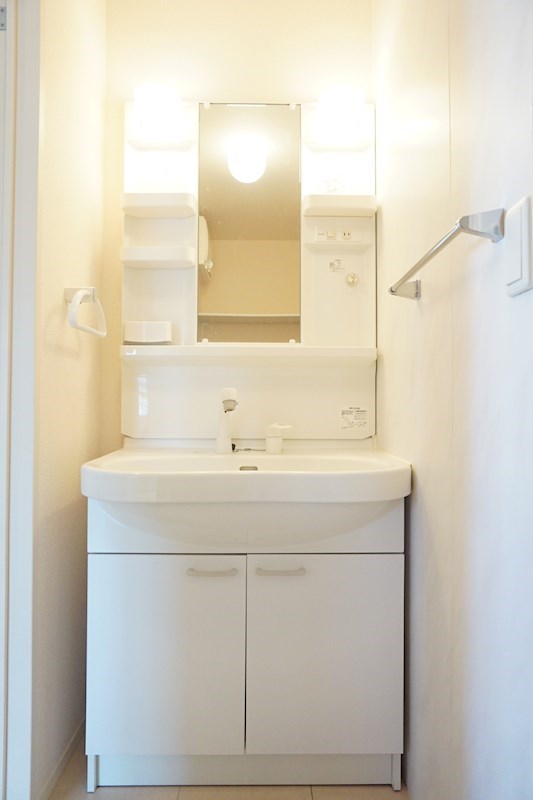 コンフォール ※同アパート別部屋の参考写真となります。