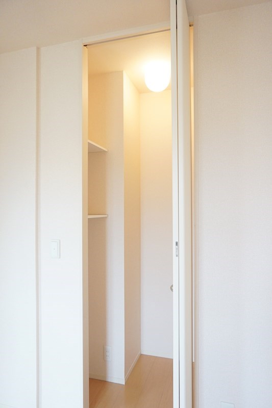 コンフォール ※同アパート別部屋の参考写真となります。