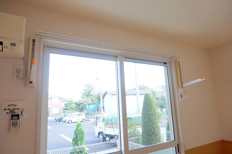 キャトルセゾンＥ 室内物干し　※同アパート別部屋の参考写真です。