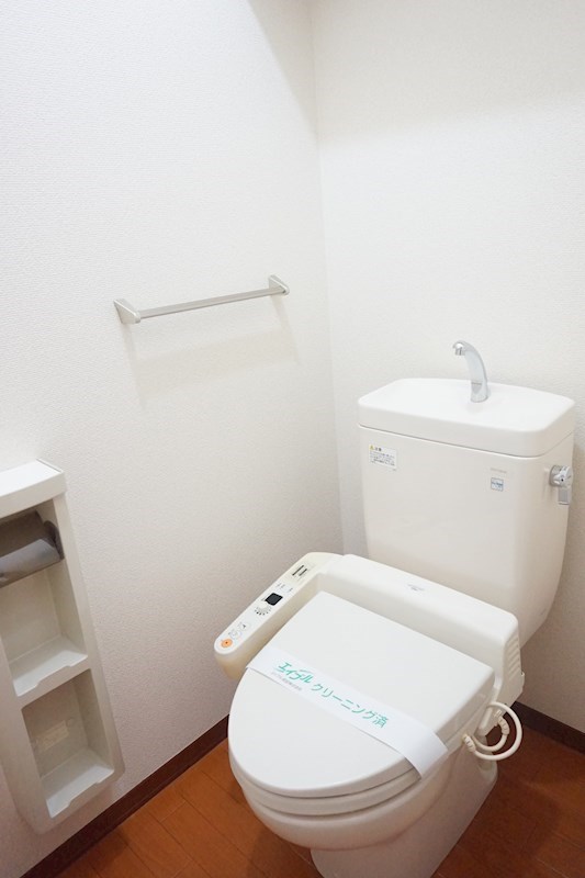 ハイムシンシア 温水洗浄便座　※同アパート別部屋の参考写真です。　※実際は反転タイプ