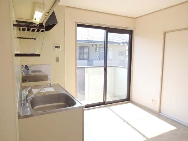 クレール新柏 ※同アパート別部屋の参考写真です。実際は反転タイプ