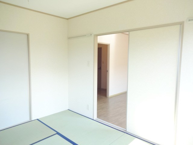 クレール新柏 ※同アパート別部屋の参考写真です。実際は反転タイプ